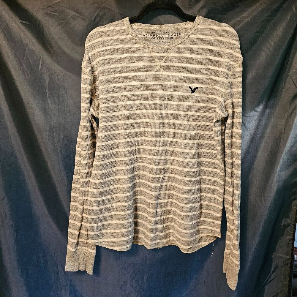 American Eagle "Slim Fit" thermal long sleeve shirt. Size M